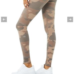 ALO High-Waist Camo Vapor Legging in Putty